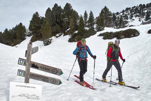 Skieurs à El Ferial, vallée de Roncal-Belagua